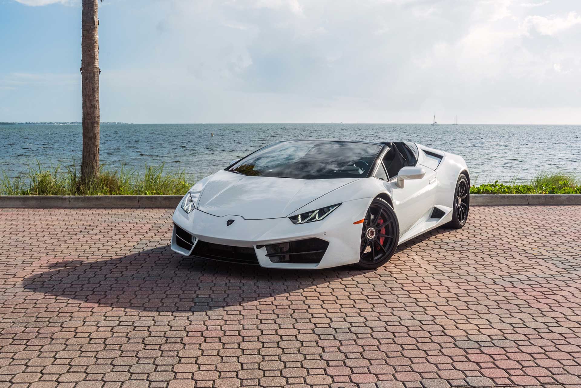 Lamborghini Huracan White